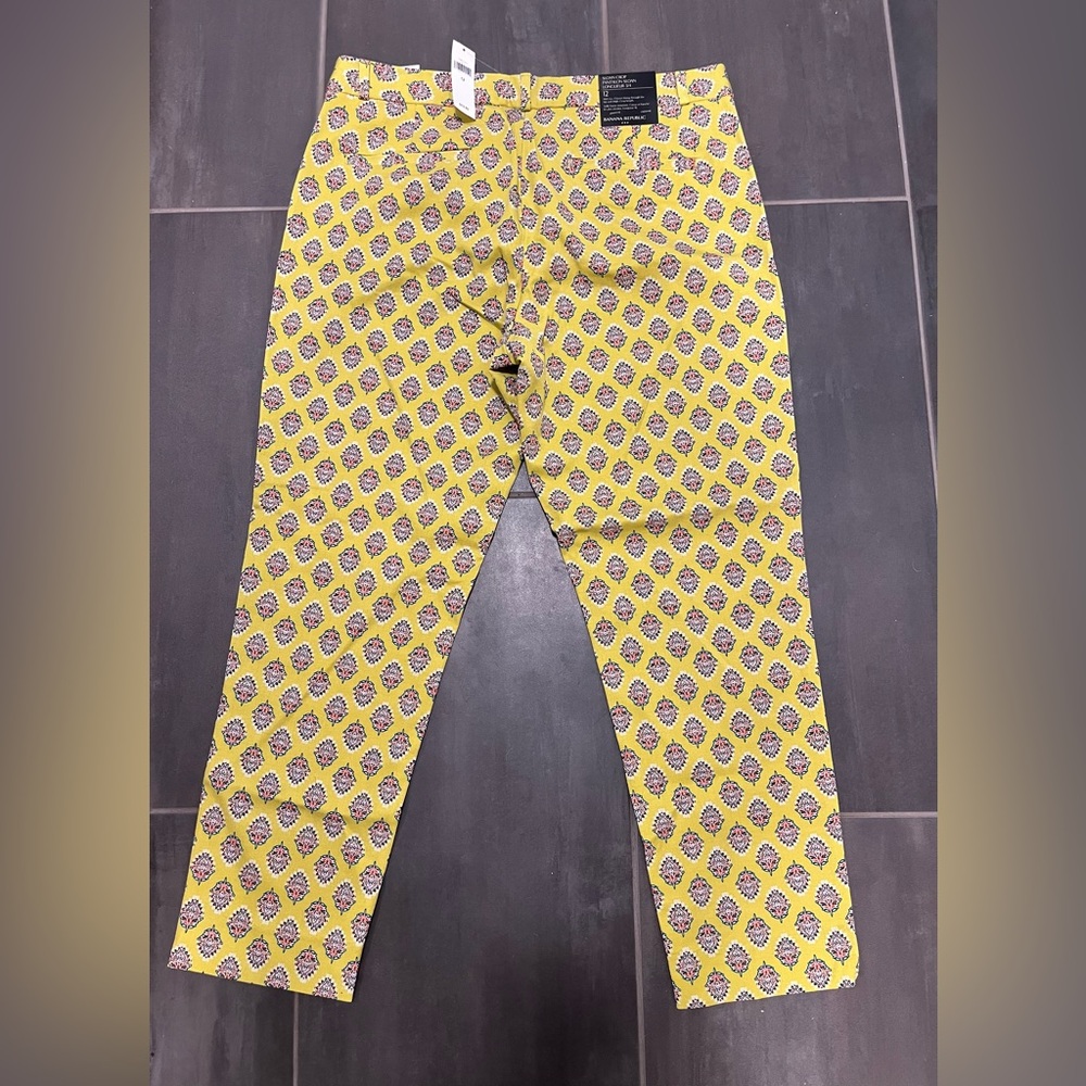 NWT - Banana Republic Factory, Sloan Crop, Yellow Patterned Pants, size 12